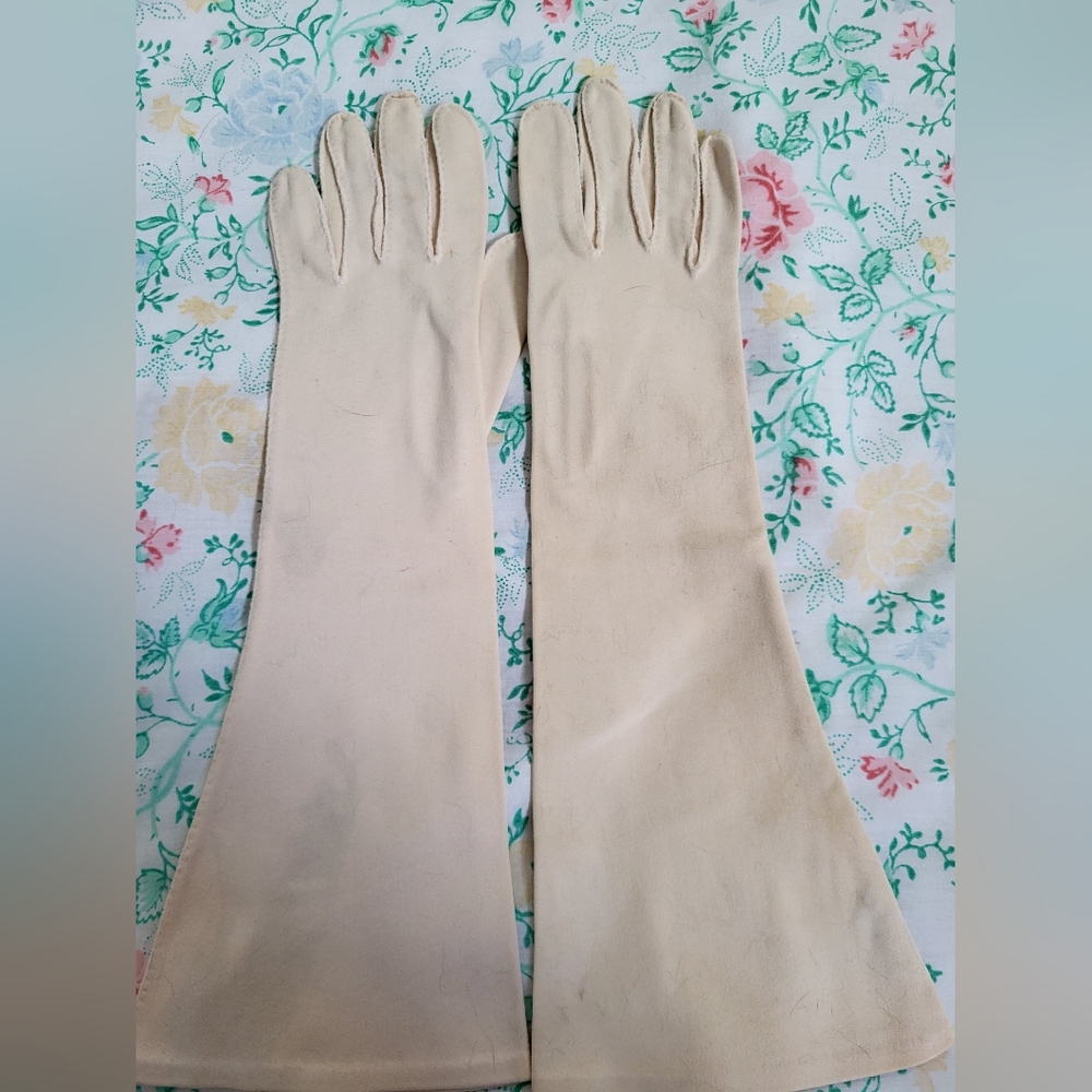 Vintage 1940s Elegant Cream Long Gloves Wear Right, Cotton Size 7